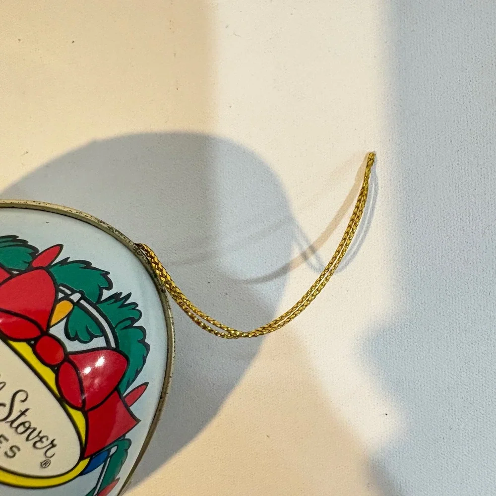 Vintage 1997 Looney Tunes Daffy Duck Santa Christmas Ornament Tin Russell Stover